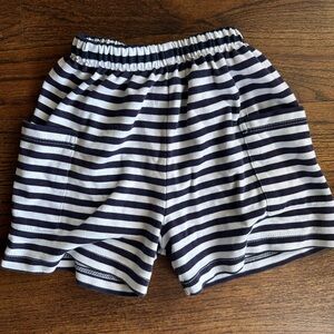 Shrimp and grits size 3t navy and white shorts